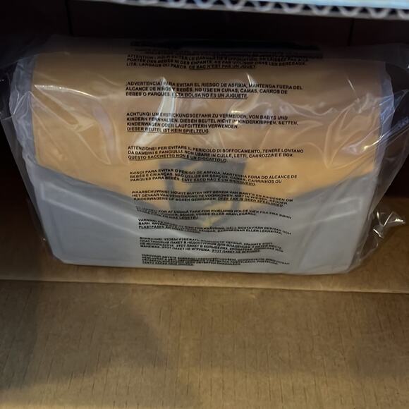 Loungefly Harry Potter Hufflepuff Crossbody Bag - Picture 6 of 9